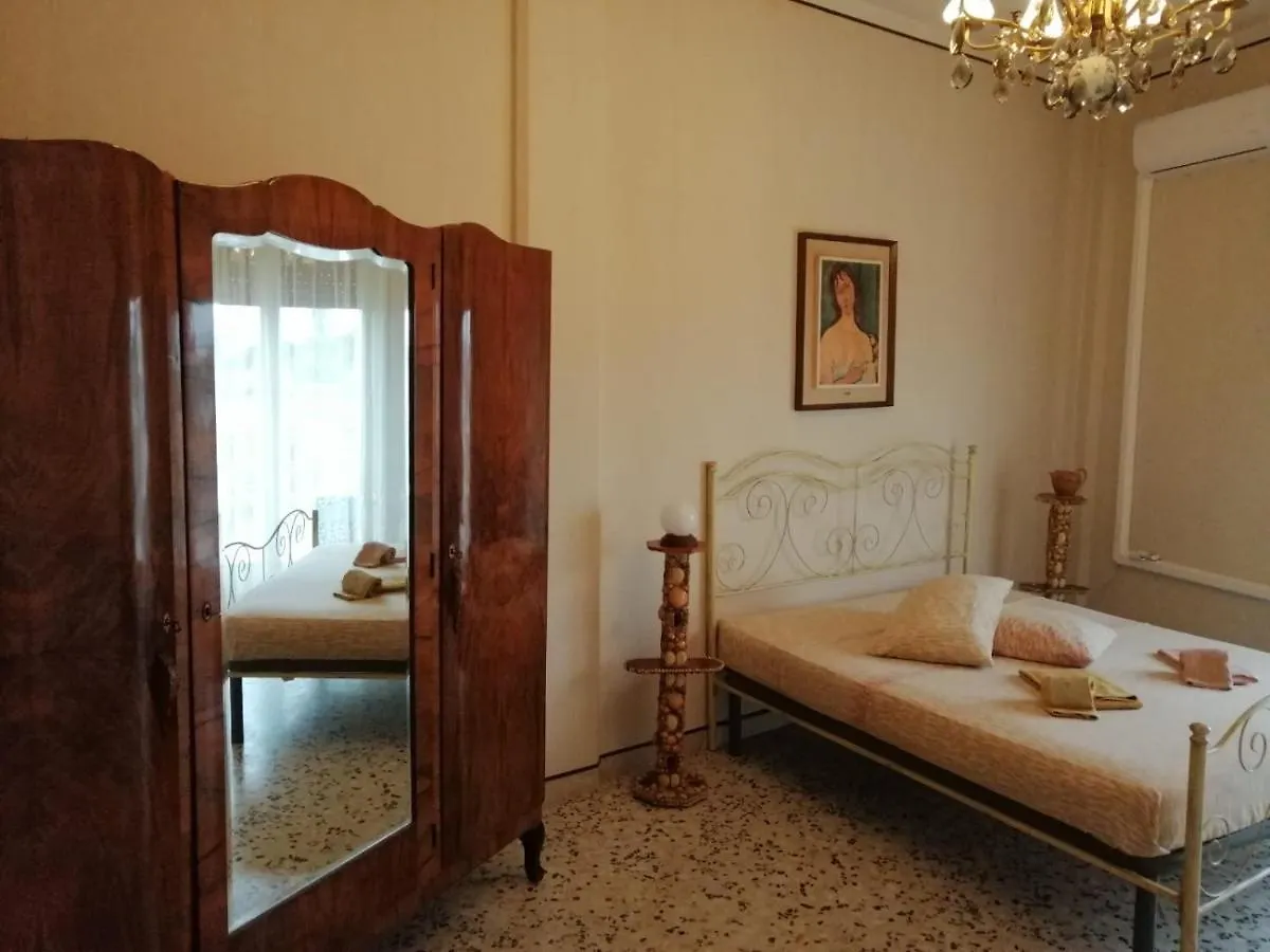 Via Saraceni Hotel Trapani 0*,  Itália